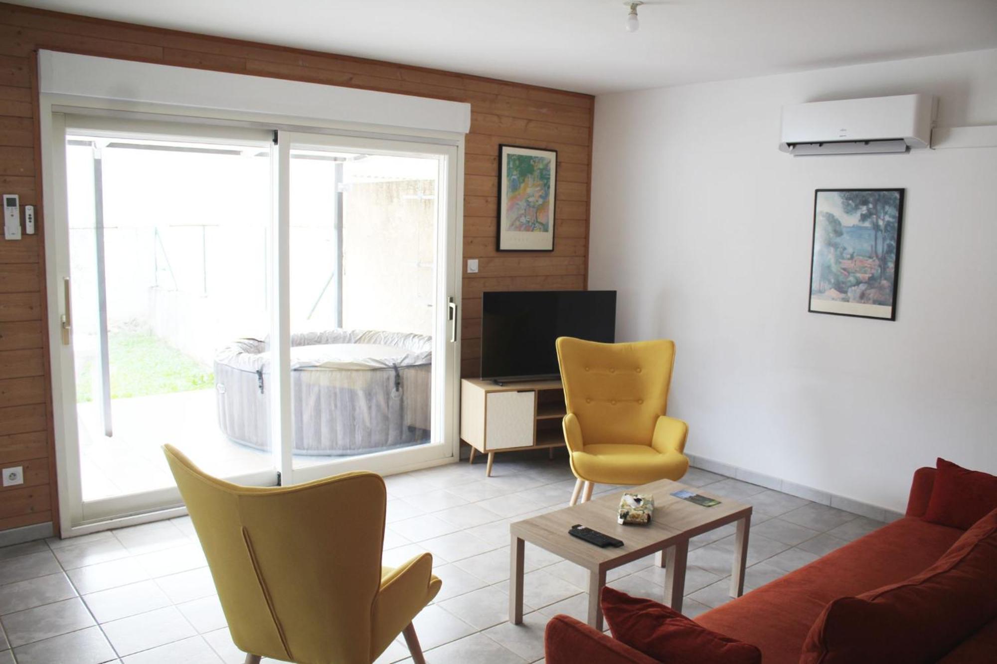 Maison Avec Jacuzzi Et Vue Sur Les Penitents Holiday home Les Mees